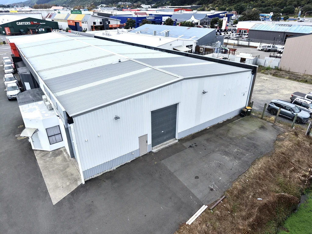 Paraparaumu  Move‑in ready 220m2 warehouse/workshop