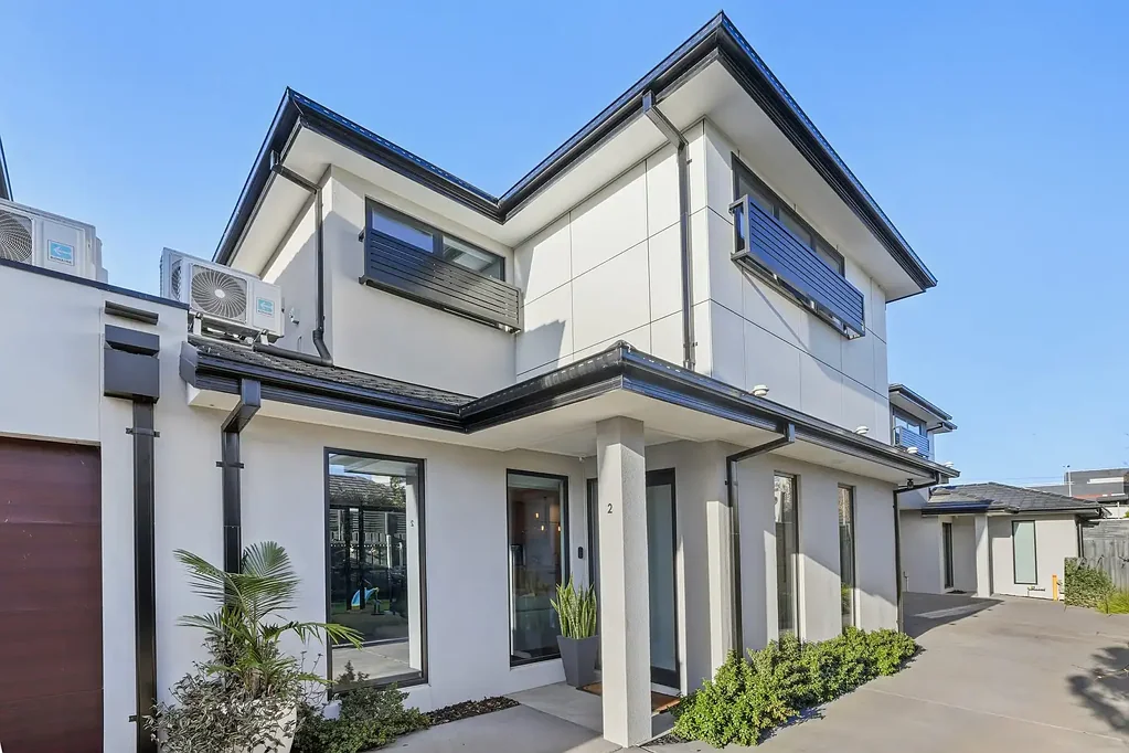 Executive Living in a Premier Bayside Pocket