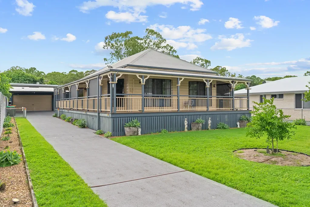 Donnybrook 4房 Queensland风格住宅 1000m2宽敞地块 独立senior suite 双车库 双车棚 Solar panels 宁静海岸社区 Dual-Living Queenslander!