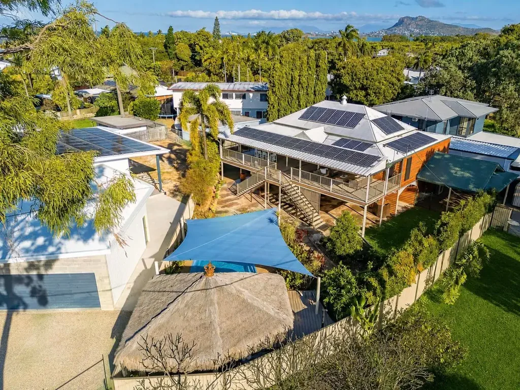 Pallarenda 5房  540m2 of Luxury Living on 2 Levels - Move in Ready