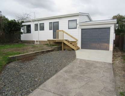80a Triangle Road, Massey, Waitakere City, Auckland, 3房, 1浴, 整租独立别墅
