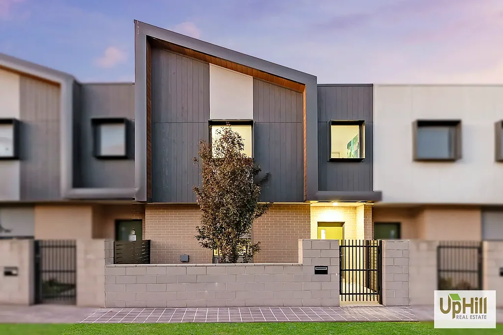 11 Valrena Way, Pakenham, VIC 3810