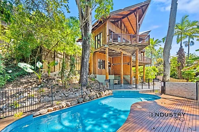 Trinity Beach 5कमरा An Iconic Tropical Residence | Designed by Chris Van Dyke | First Time Offered to The Market Since 1997