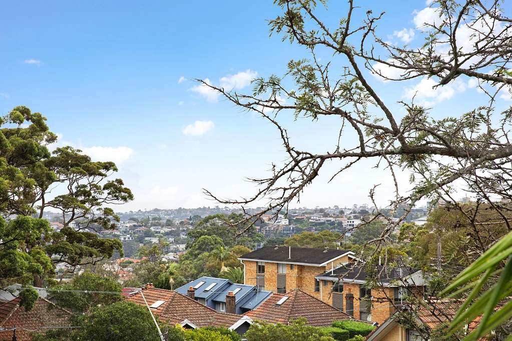 Mosman 2غرفة نوم Morning sunlight, style, location and practicality make this the perfect Mosman apartment .