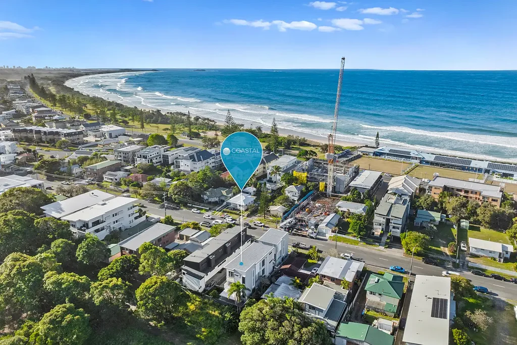 Kingscliff 4 Bedroom Architectural Coastal Luxury, Just One Street from the Sand