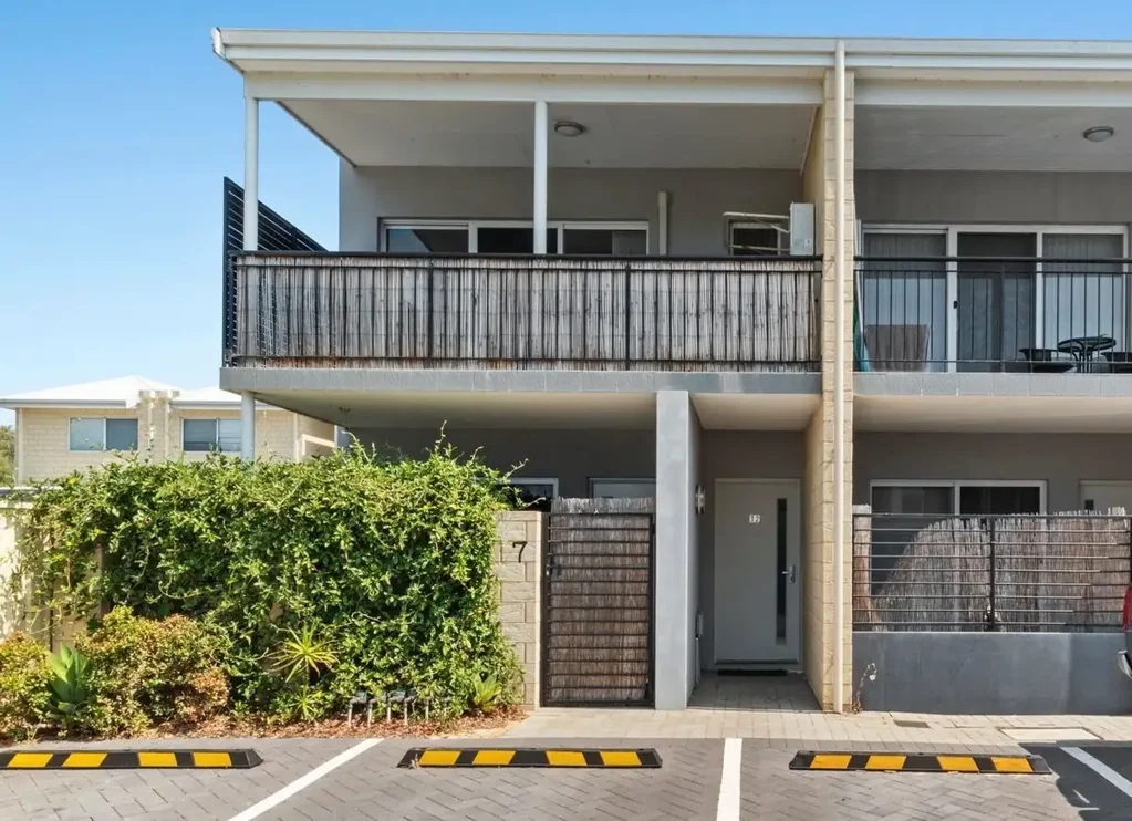 Centrally Located 2x2 Modern Unit