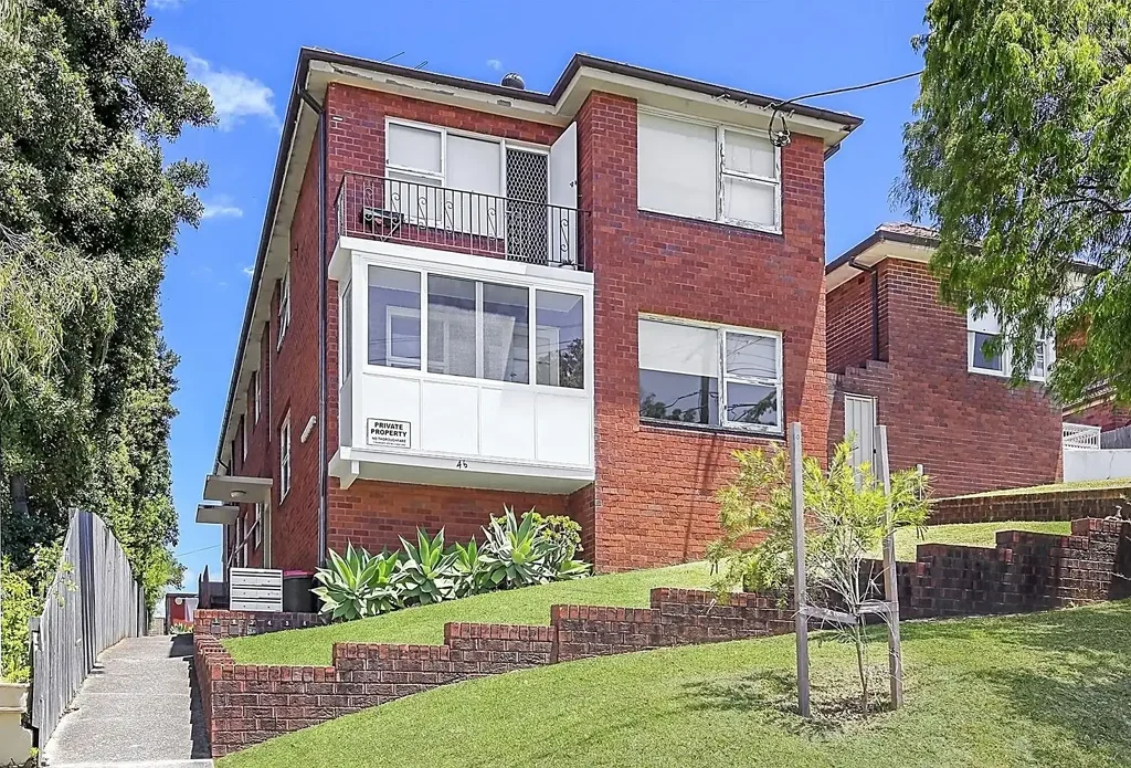 CHIC RENOVATED 2 BEDROOM KENSINGTON GEM | WALK TO UNSW, HOSPITALS & LIGHT RAIL