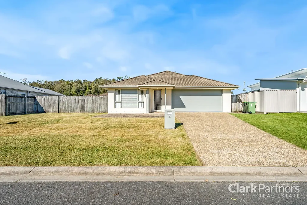 Caboolture 4ਬੈੱਡਰੂਮ MOVE IN READY FAMILY HOME IN A PRIME CABOOLTURE LOCATION !