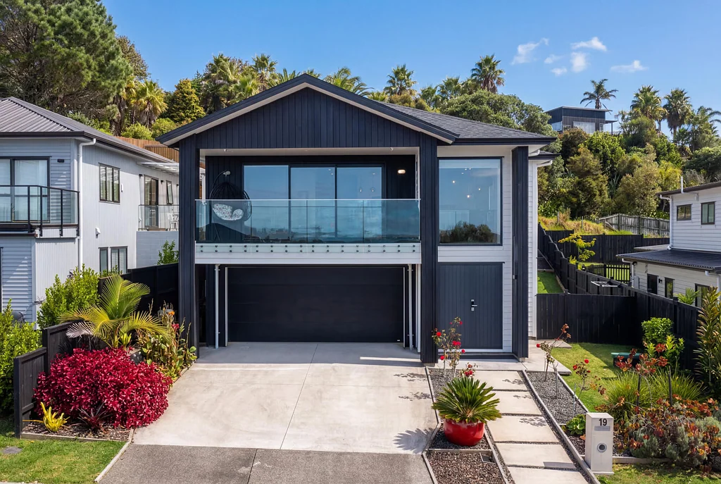 Orewa 5ห้องนอน Impressive Sea View and Granny Potential