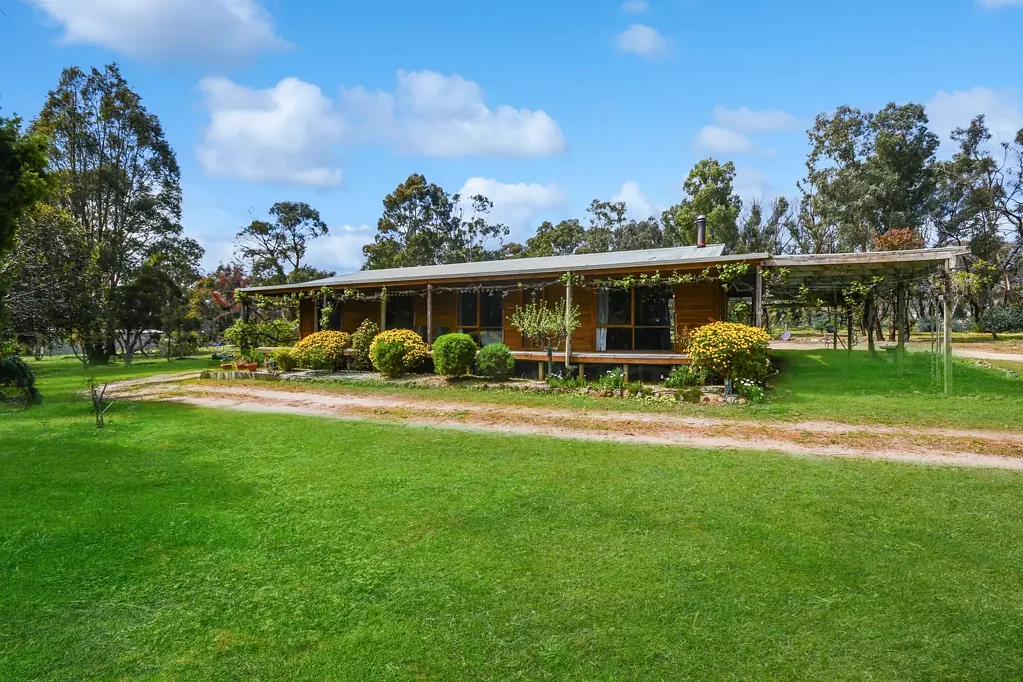 Pomonal 3ਬੈੱਡਰੂਮ Charming Country Home on 1.8 Acres with Grampians Views – Pomonal