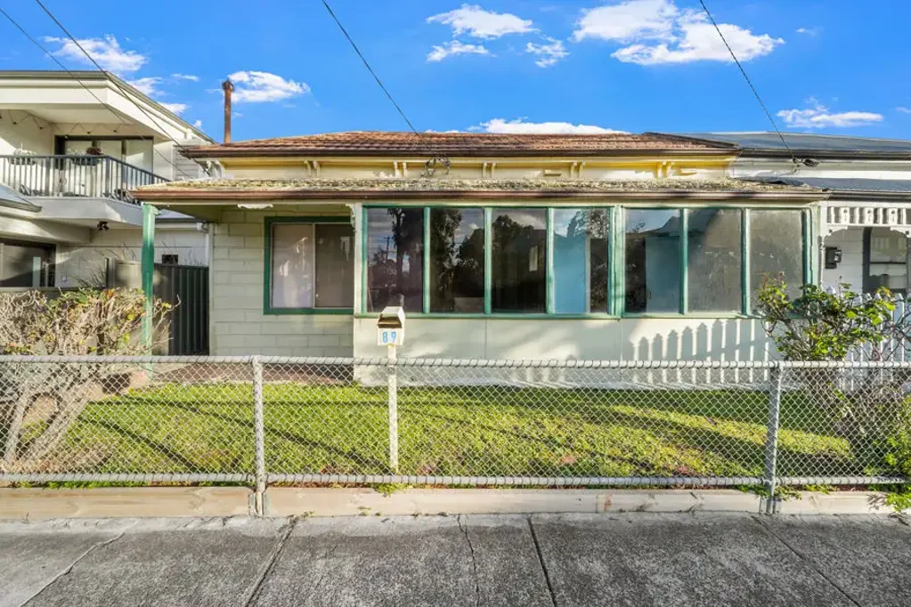 Brunswick 3房 巨大的潜力，绝佳地段！ Serious Potential, What a Location!
