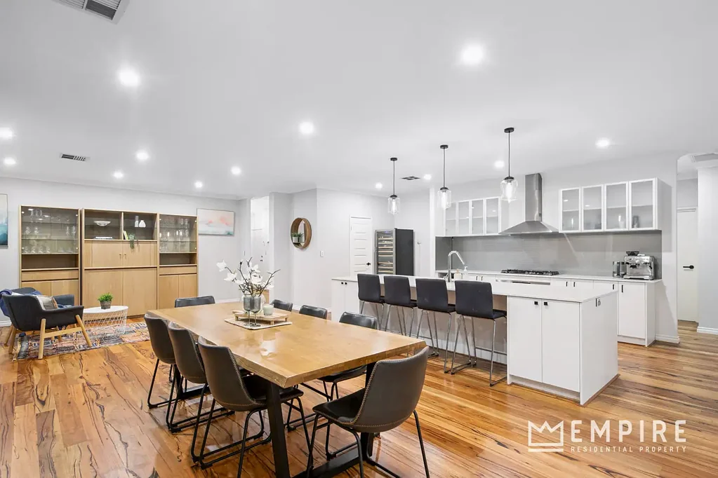 19 Albion Avenue, Lake Coogee, WA 6166