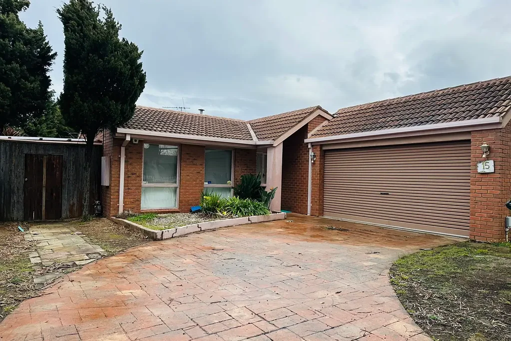 Budget-Friendly Living with Maximum Convenience awt 15 Yarcombe Crescent