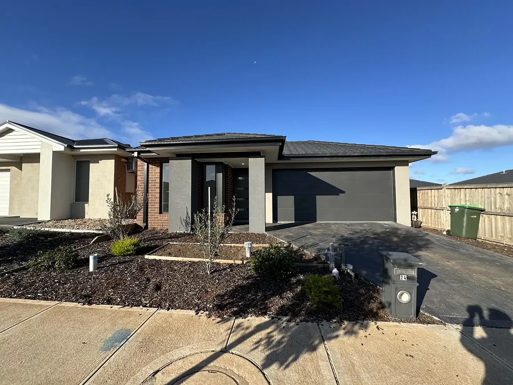 Beautifully Renovated Family Home in a Prime Tarneit Location