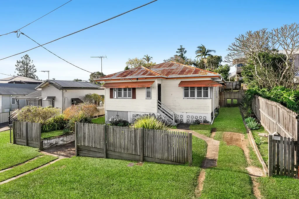 Manly 3ਬੈੱਡਰੂਮ Ideal First Home, Downsizer or Development Opportunity in a Prime Bayside Location