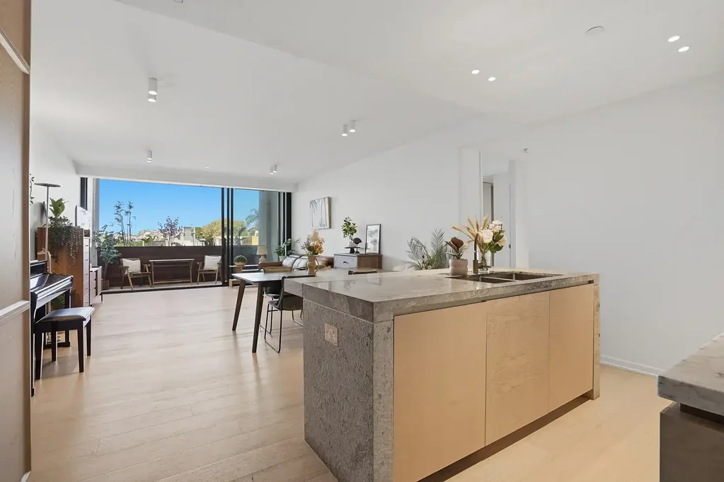 Bondi Junction 3Zimmer House-Like Proportions with Expansive Outdoor Living & Double Parking