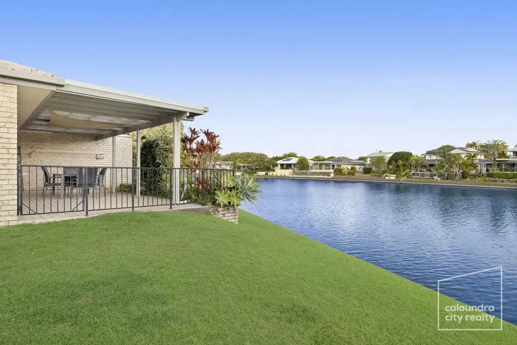 Wurtulla 3房  Waterfront Living – Moments from the Beach!