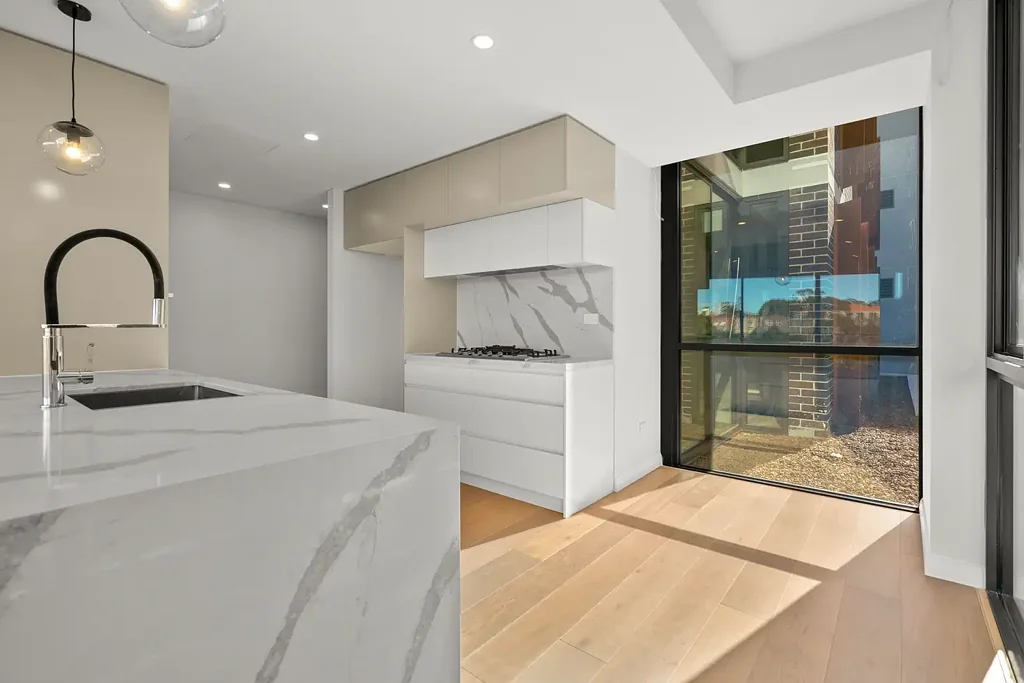 Luxury Two Bedroom + Study Apartment Overlooking Cooper Park With Parking!