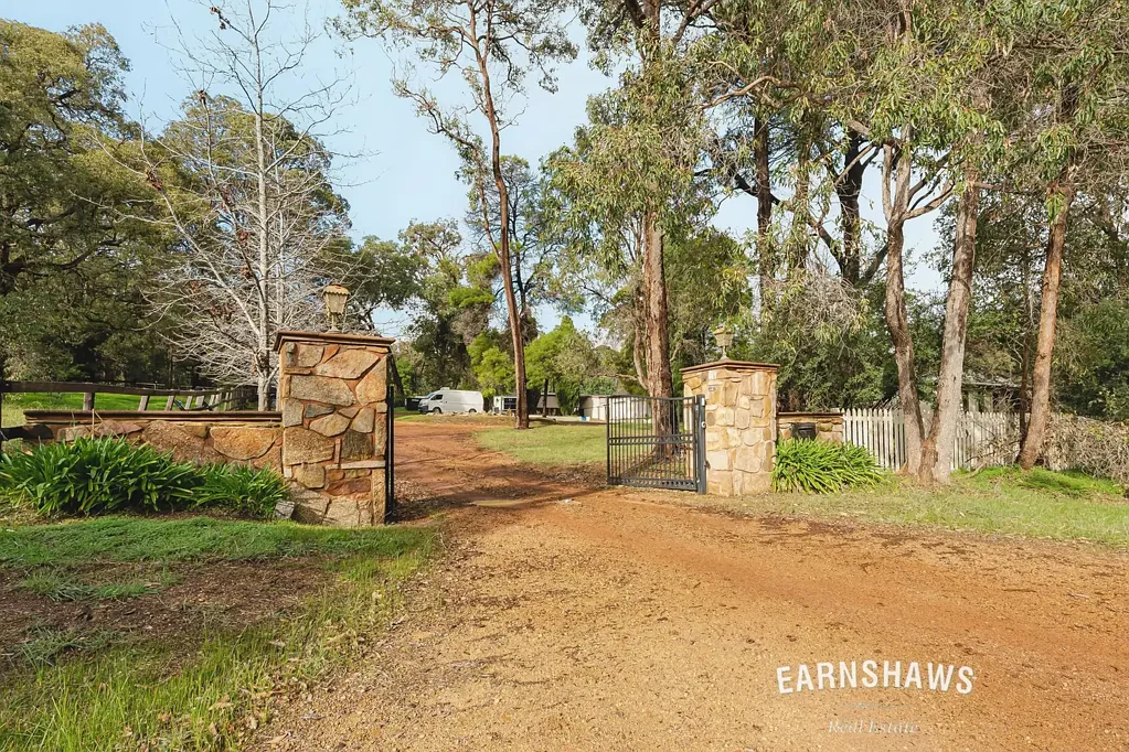 Parkerville 5침실 Fantastic Family Estate Meets Income Stream