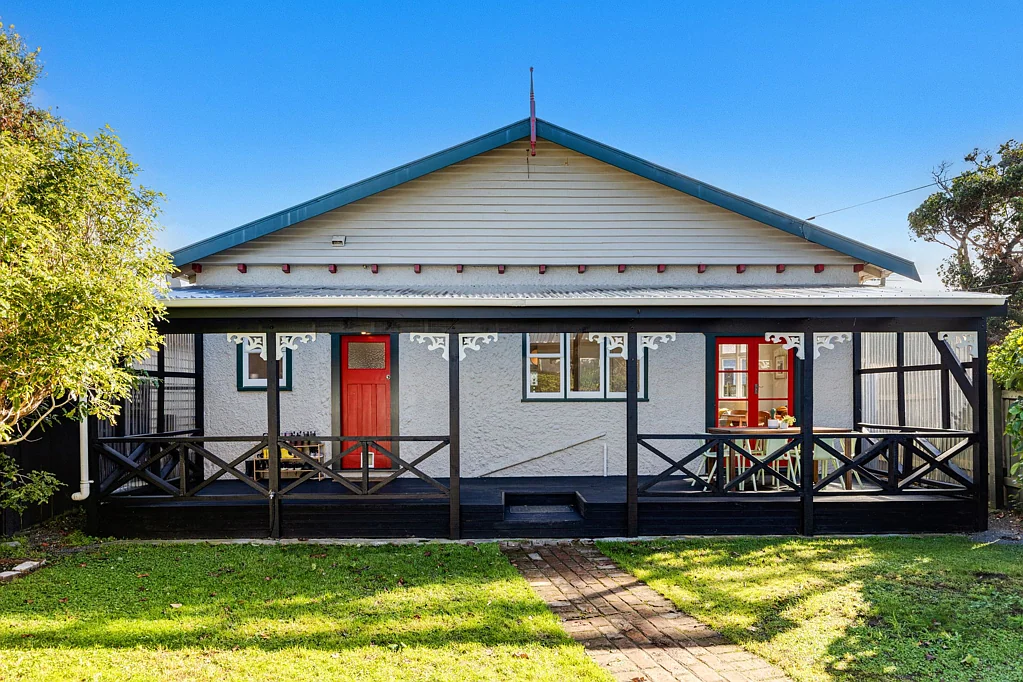 Petone 3 Bedroom Central, Sunny & Seriously Charming