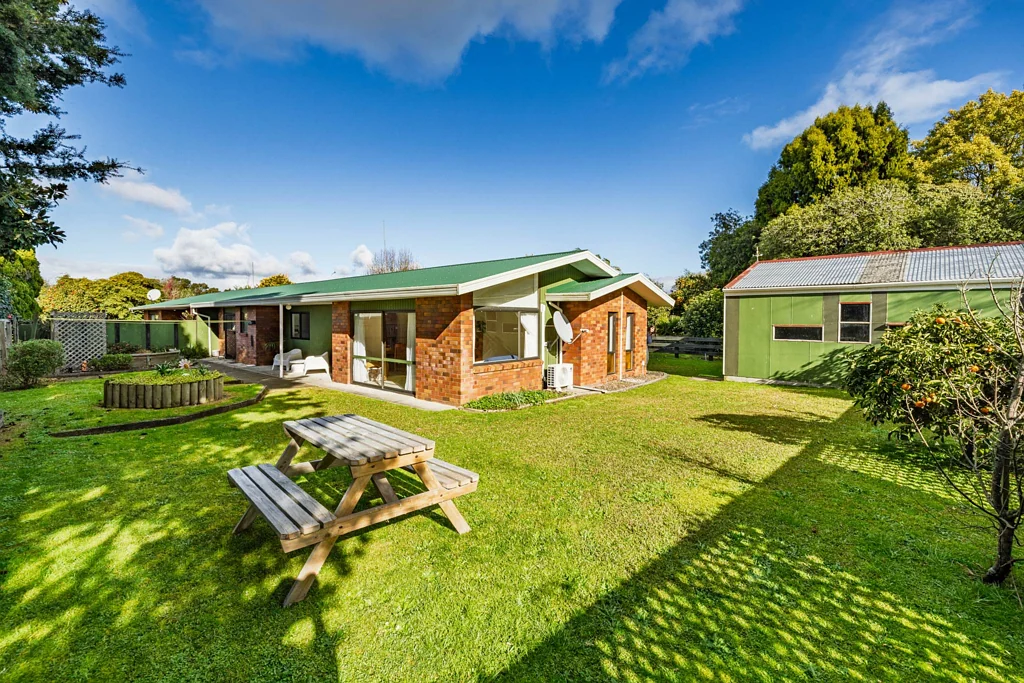 Kerikeri 2房  Central, Sunny & Full Of Potential!