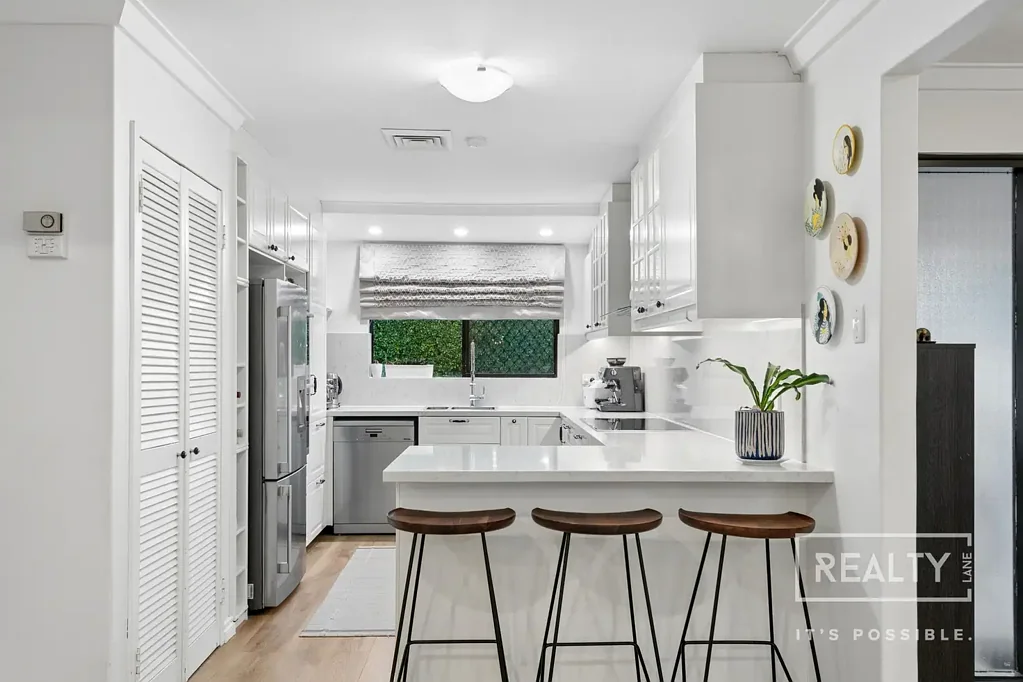 Karrinyup 3침실 Beautifully Renovated Family Home with a Spacious Backyard