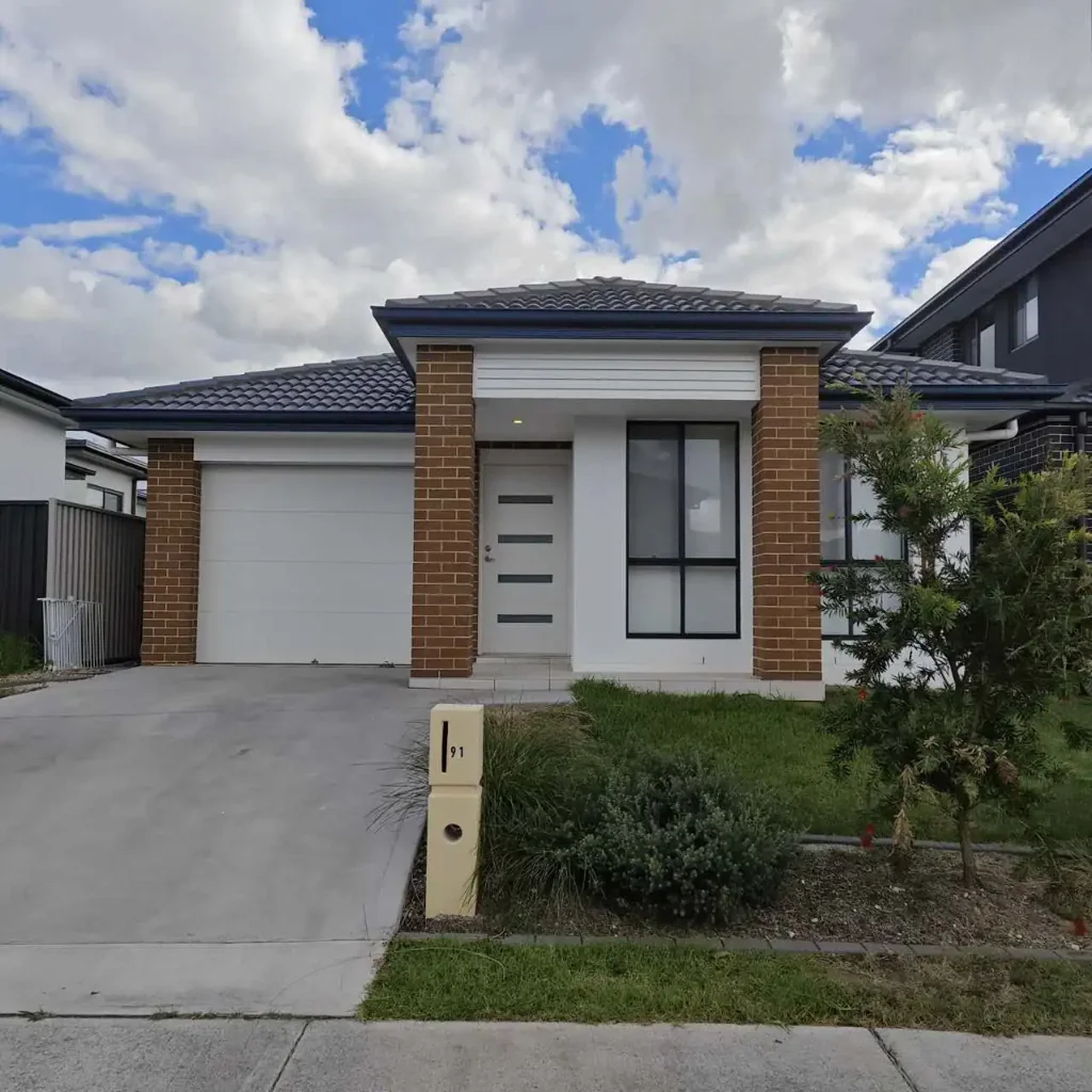 4 bed House Close to Leppington Station