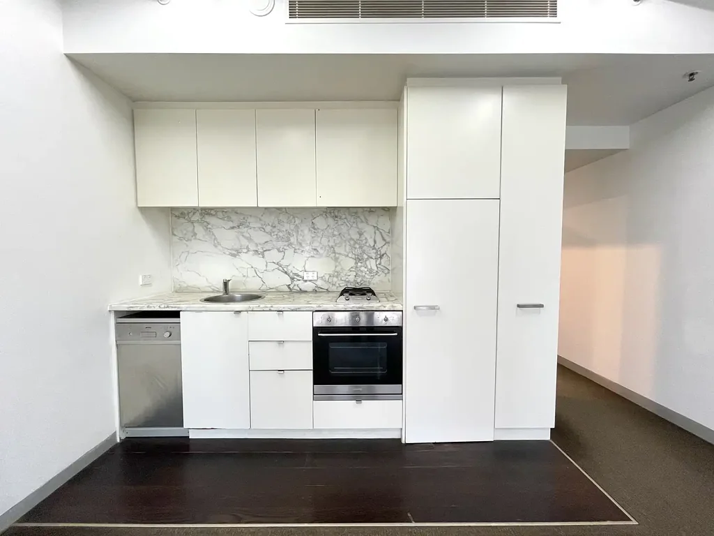 Prime Docklands Location, Stylish One Bedroom One Bathroom Apartment