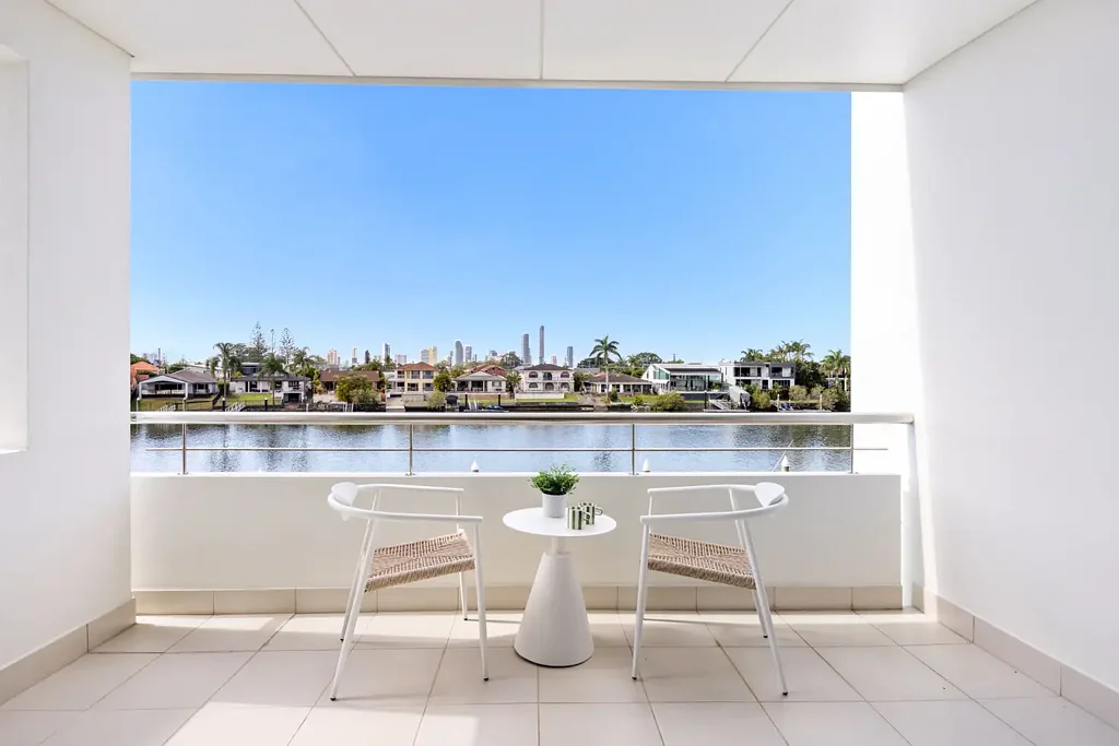 Bundall 4房  OWNER'S BOUGHT ELSEWHERE - COMMITTED TO SELL!