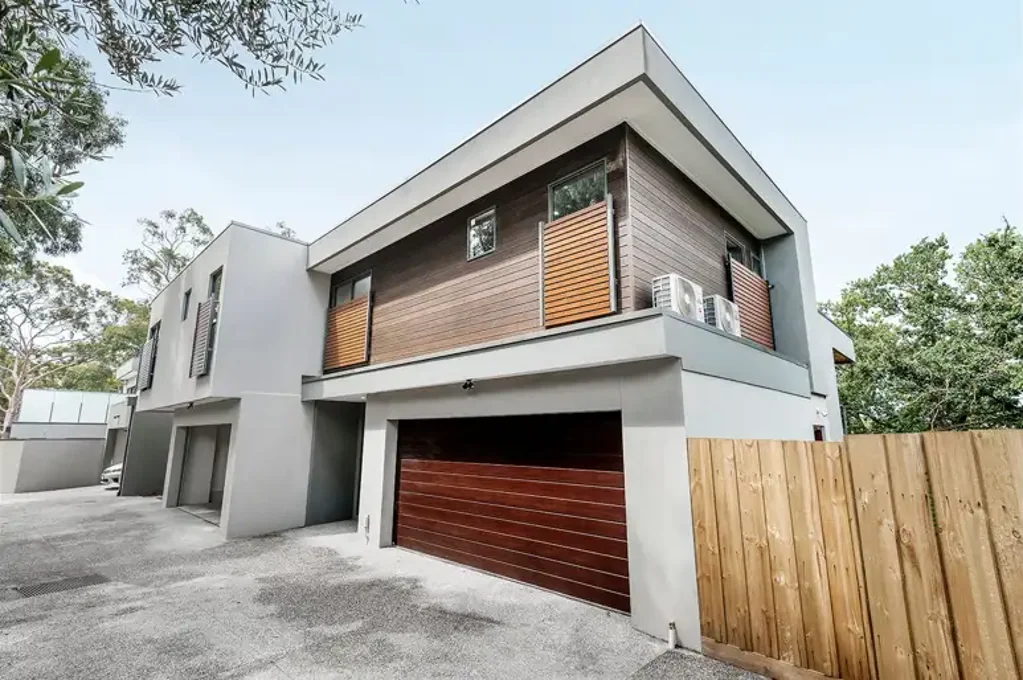 Luxury 4B 3B 2Car Space Double Stories Townhouse