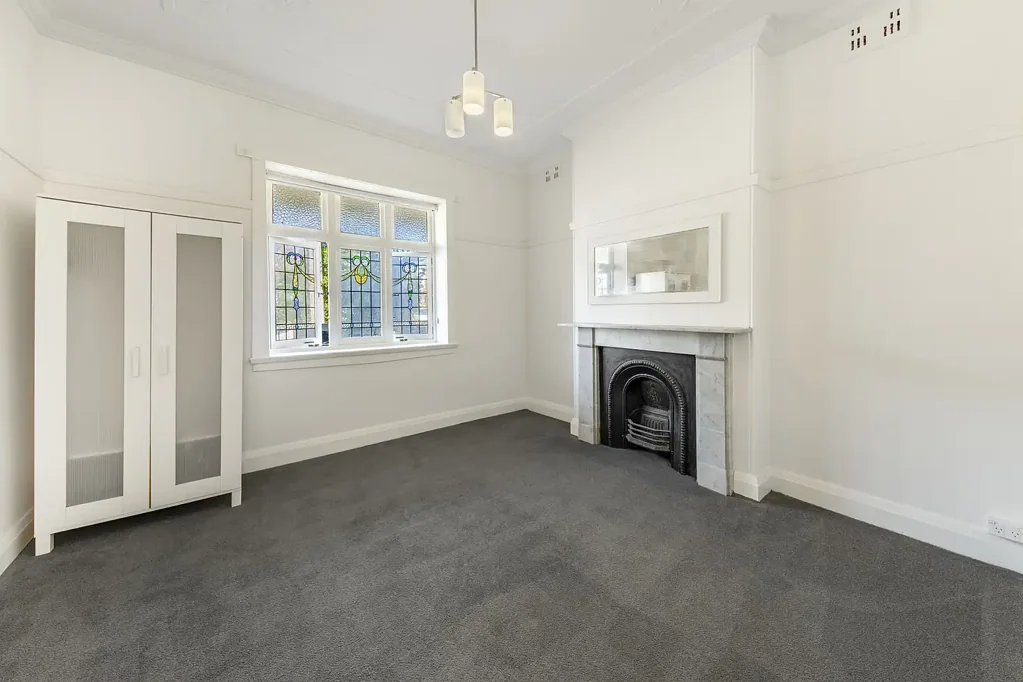 Private one Bedroom Apartment with original federation features