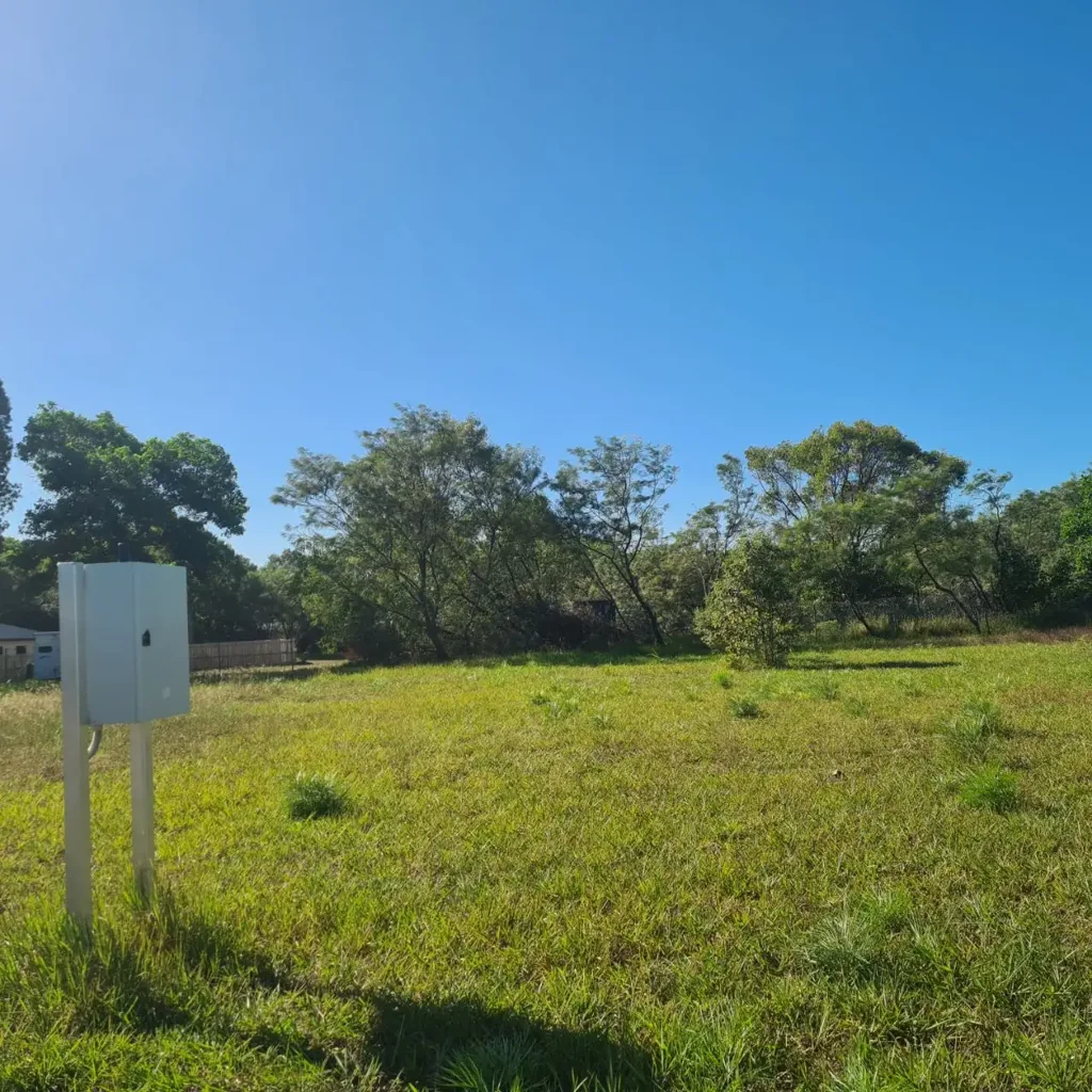 Forrest Beach Large 1,000 m² rectangular block with power connected
