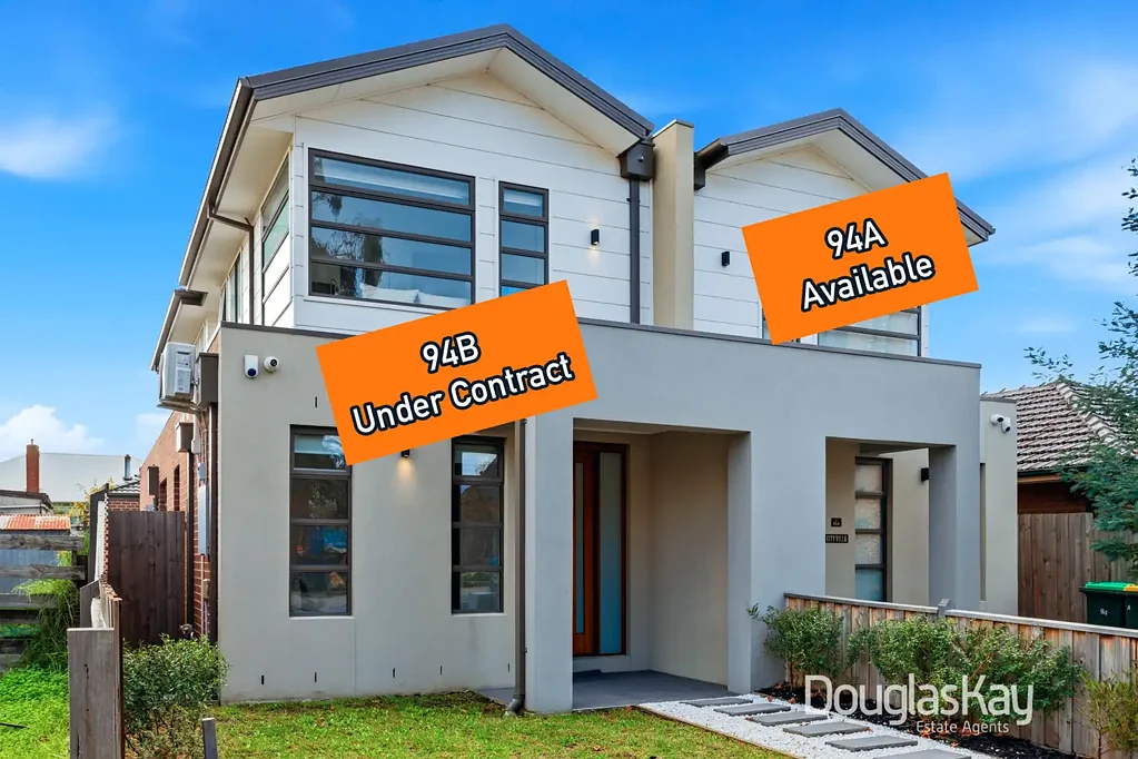 Sunshine 5 Slaapkamer Modern Lifestyle in Paramount Walking Location. 4 Minute Walk to Sunshine Station.