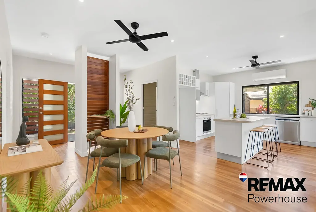 Redlynch 4બેડરૂમ Refreshed Pavilion Style Living with Stunning Mountain Views - Ready to Call Home