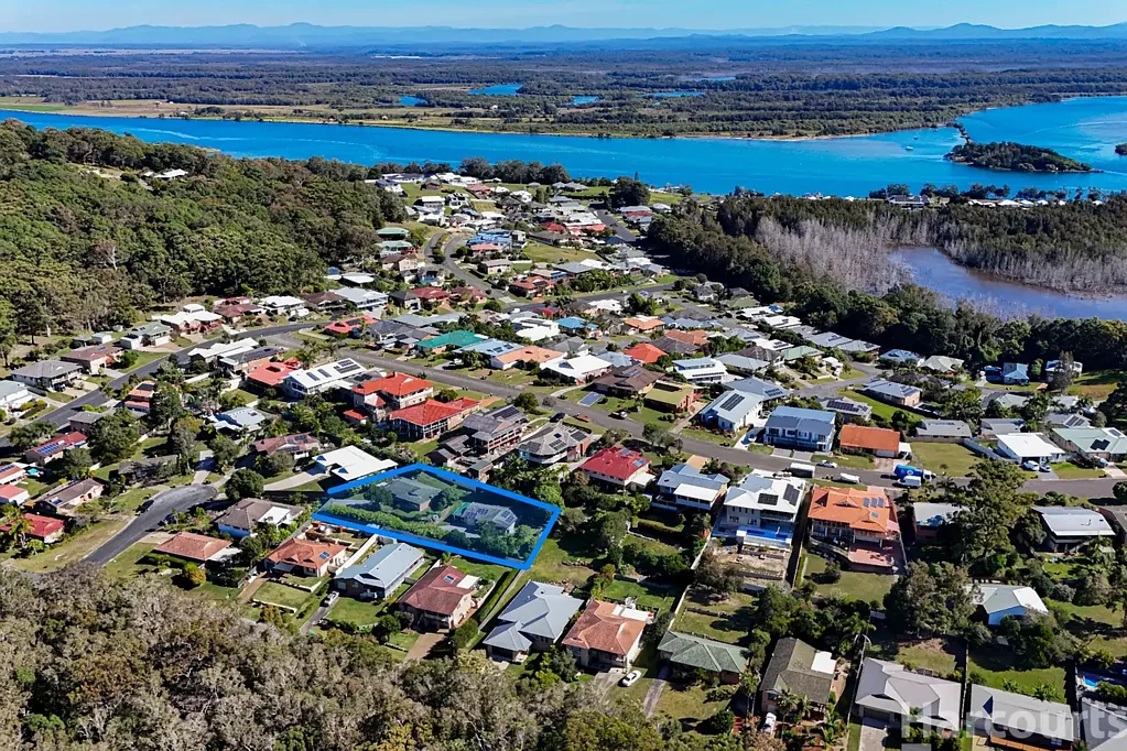 South West Rocks 6 Bedroom Ideal Investment Opportunity - Two Well Appointed Three Bedroom Duplexes