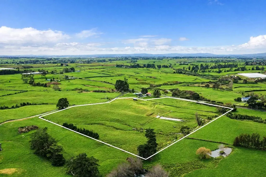Karaka  PRICED TO SELL $2,198,000 - CV $2,725,000