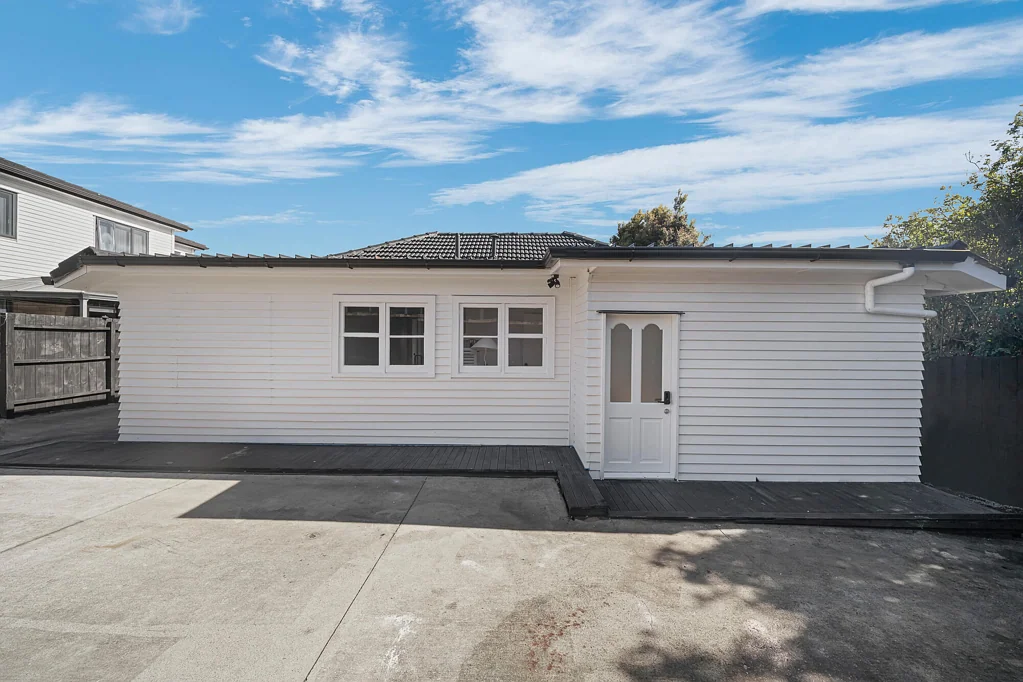 Papatoetoe 3 Bedroom Fully Renovated Freehold Gem - Don't Miss This!