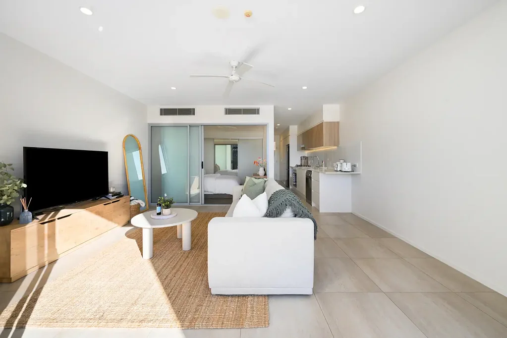 Hope Island 1房  Top-Floor Waterfront Living in Exclusive Anchorage