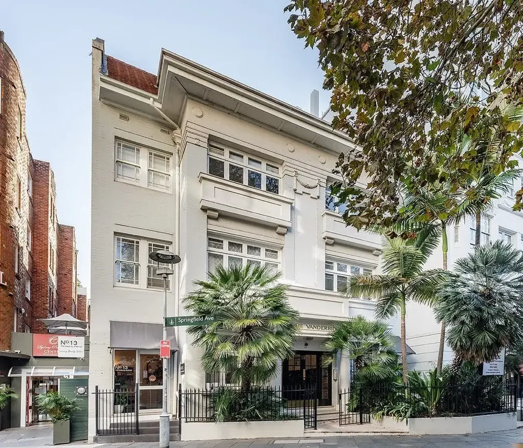 Two Bedroom Apartment In Highly Sought After 'Vanderbilt'