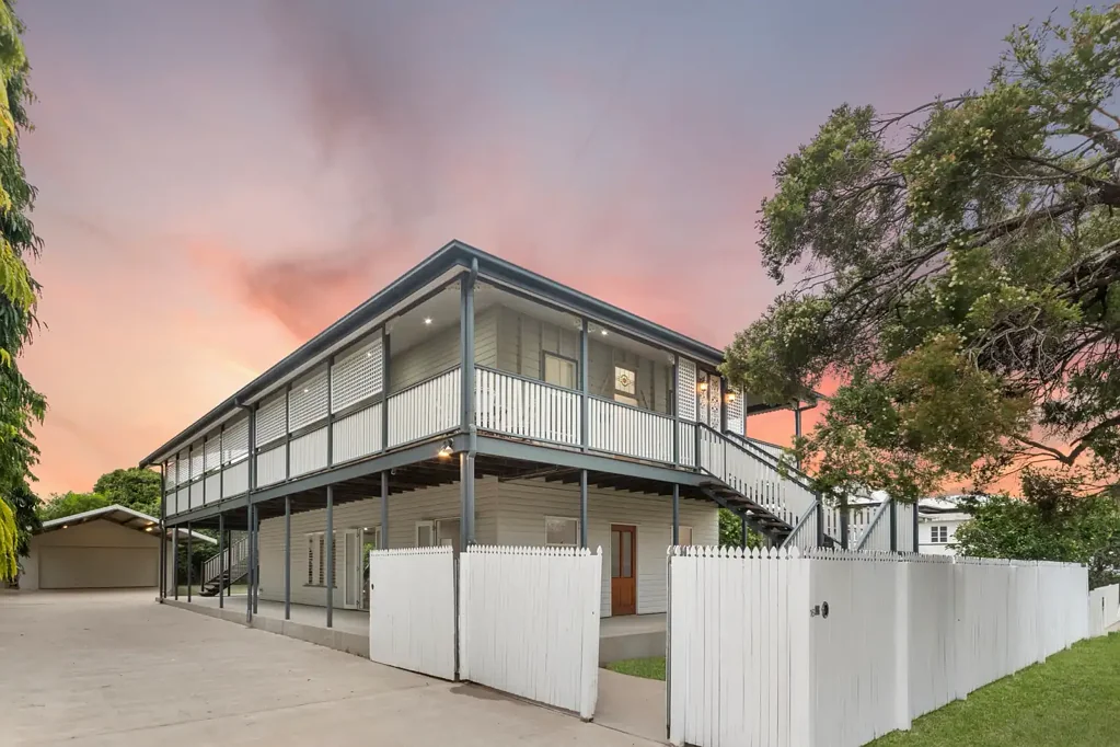 Elegant Family Living in the Heart of Hyde Park - Yard Maintenance Included