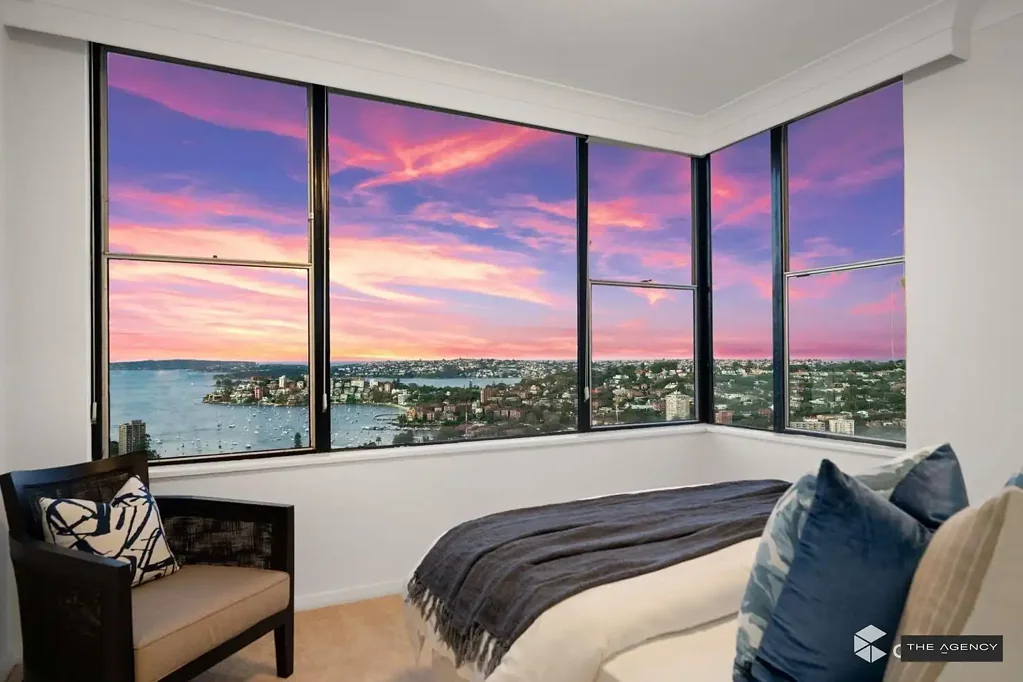 Luxurious 3-Bedroom Apartment with Spectacular Harbour Views!