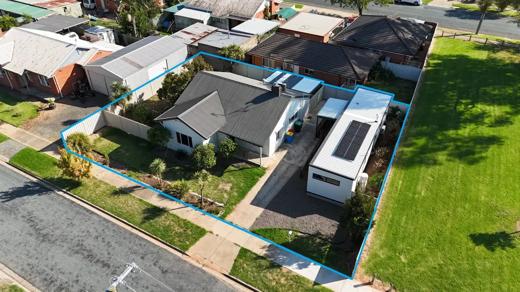 Shepparton 6部屋 RENOVATED HOME PLUS 3BR GRANNY FLAT - APPROX. $800pw RETURN!