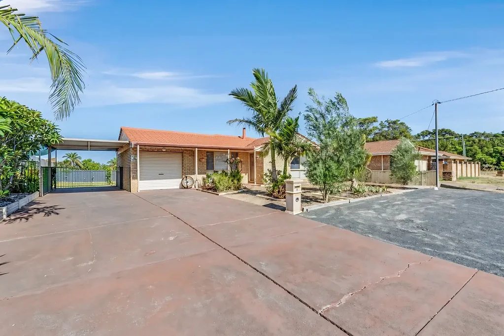 Carey Park 4房  AUCTION HAS ENDED @ $650,000