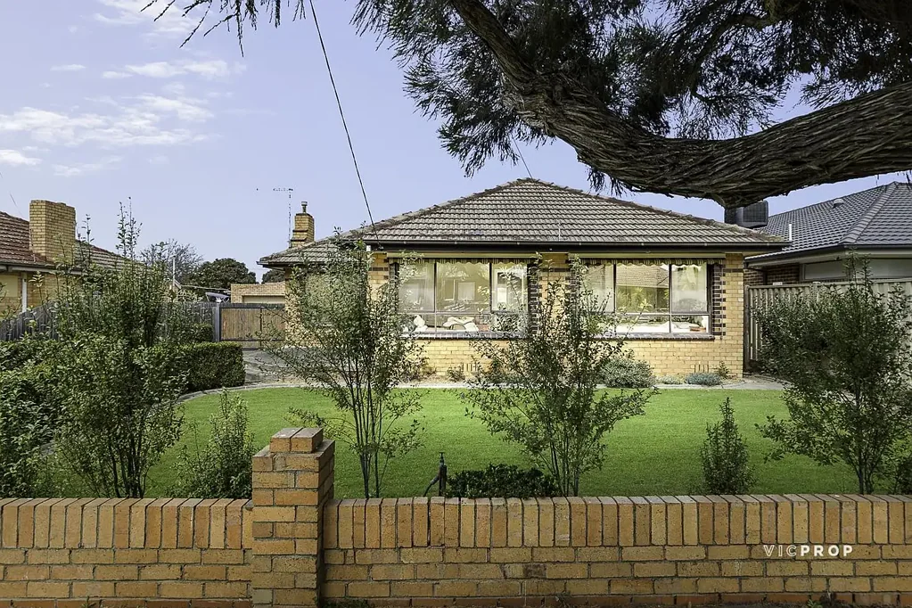 Fawkner 3બેડરૂમ Renovated Elegance with Surprising Space