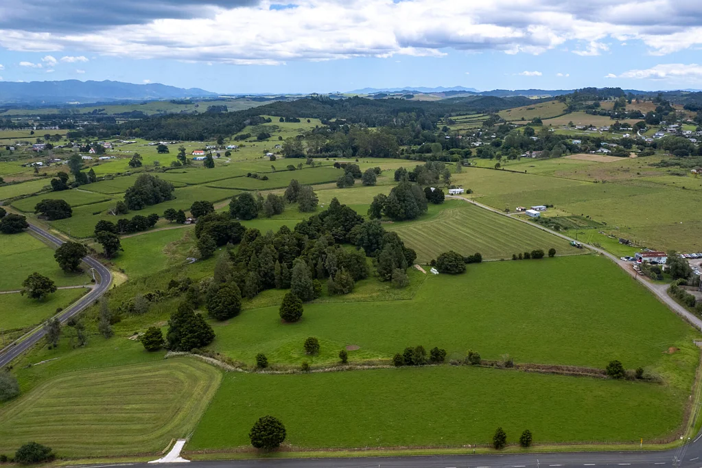 Kaikohe  Town Meets Country - Rural Life, Walk to Town