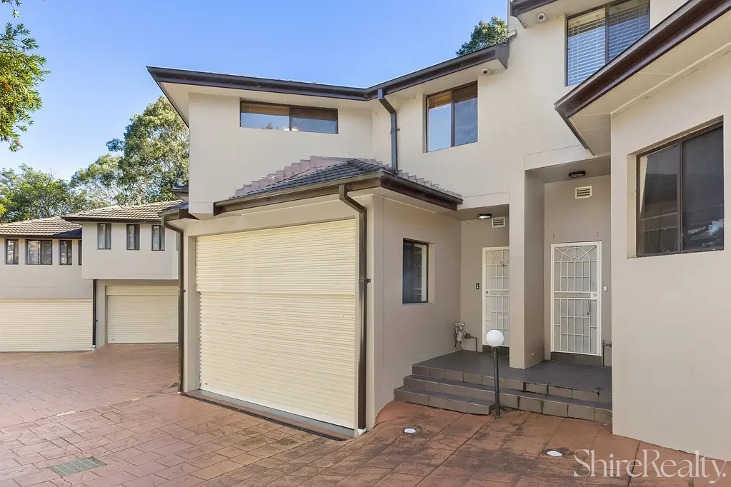 Baulkham Hills 4침실 Double brick family townhouse