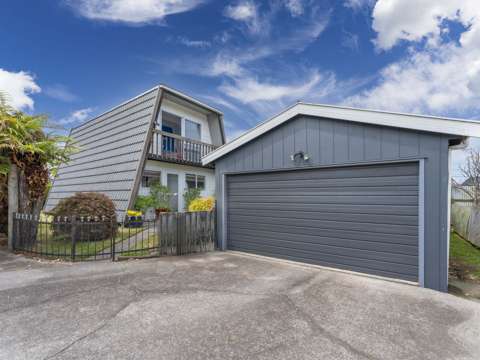 Taupo 2房  Charming 2-Bedroom, 2-Story Private Residence