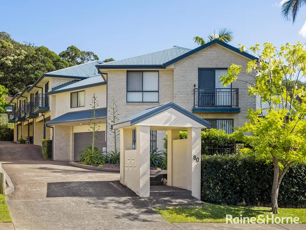 East Gosford 3 Slaapkamer Oversized Three-Bedroom Townhouse Offering Exceptional Space and Comfort
