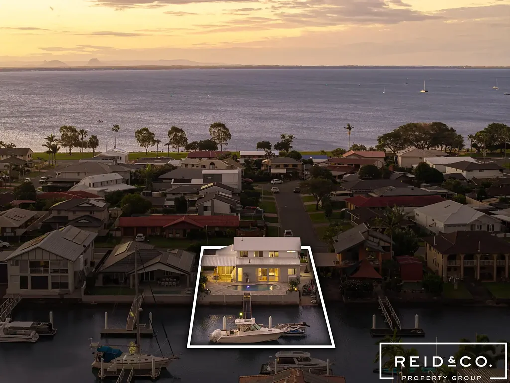 Newport 5બેડરૂમ Bespoke Waterfront Luxury with High Mast Canal Access