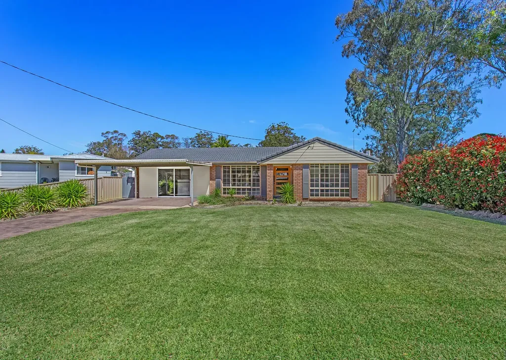 Lansdowne 4chambre Village Lifestyle with Pool and Exceptional Shedding on 1012?sqm